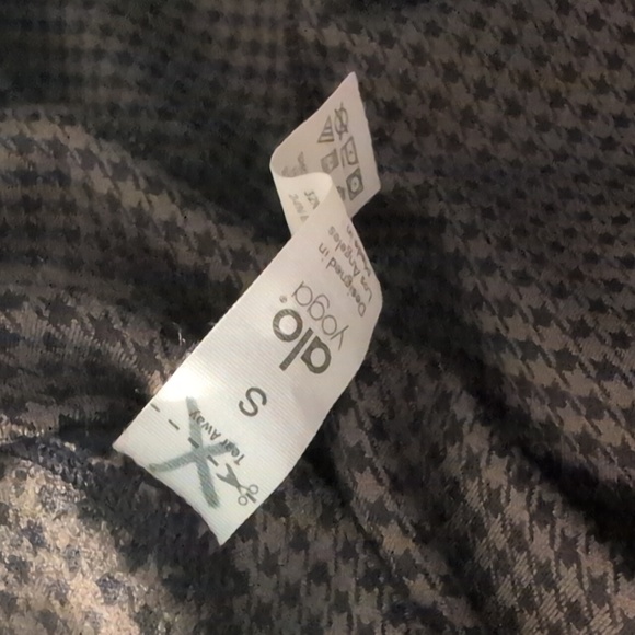 Alo Houndstooth High Waist Leggings - Picture 5 of 5